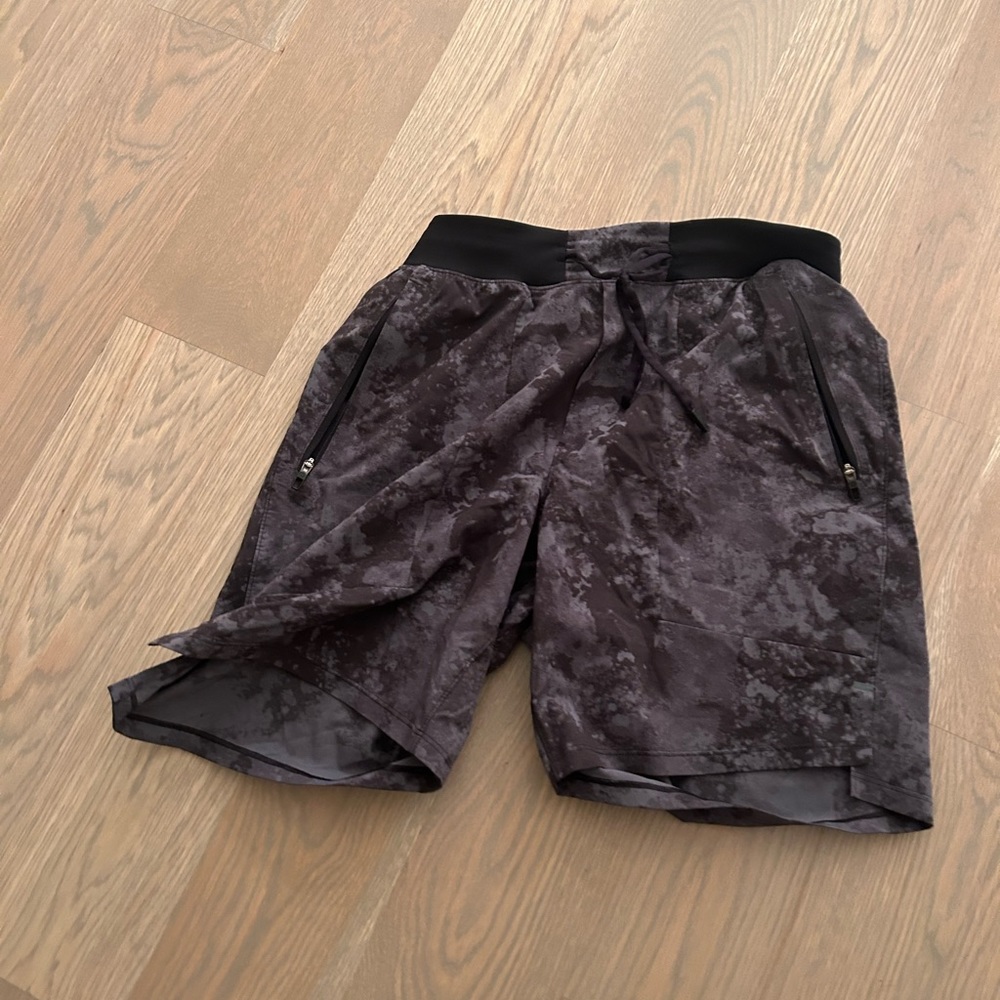 Lululemon men’s License To Train Linerless Shorts 5”